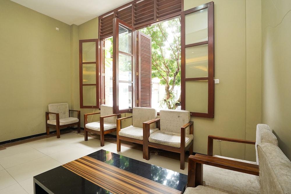 Oyo 282 Putri Utari Residence Malang Dış mekan fotoğraf
