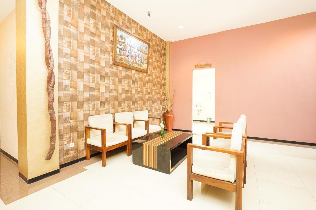 Oyo 282 Putri Utari Residence Malang Dış mekan fotoğraf